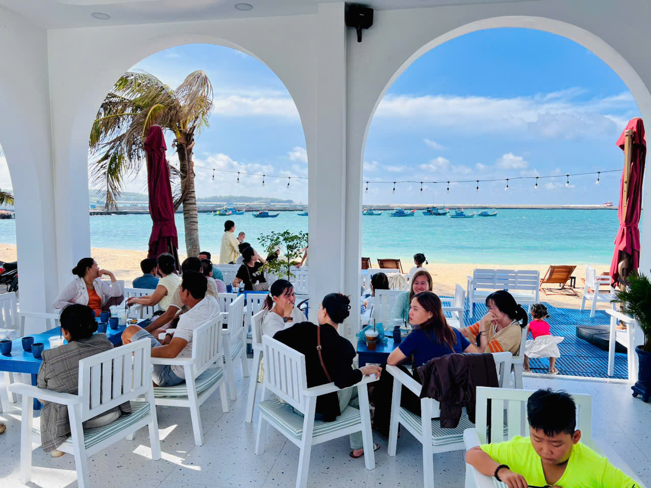 Quán Cafe Trà Sữa Babylon Đảo Phú Quý