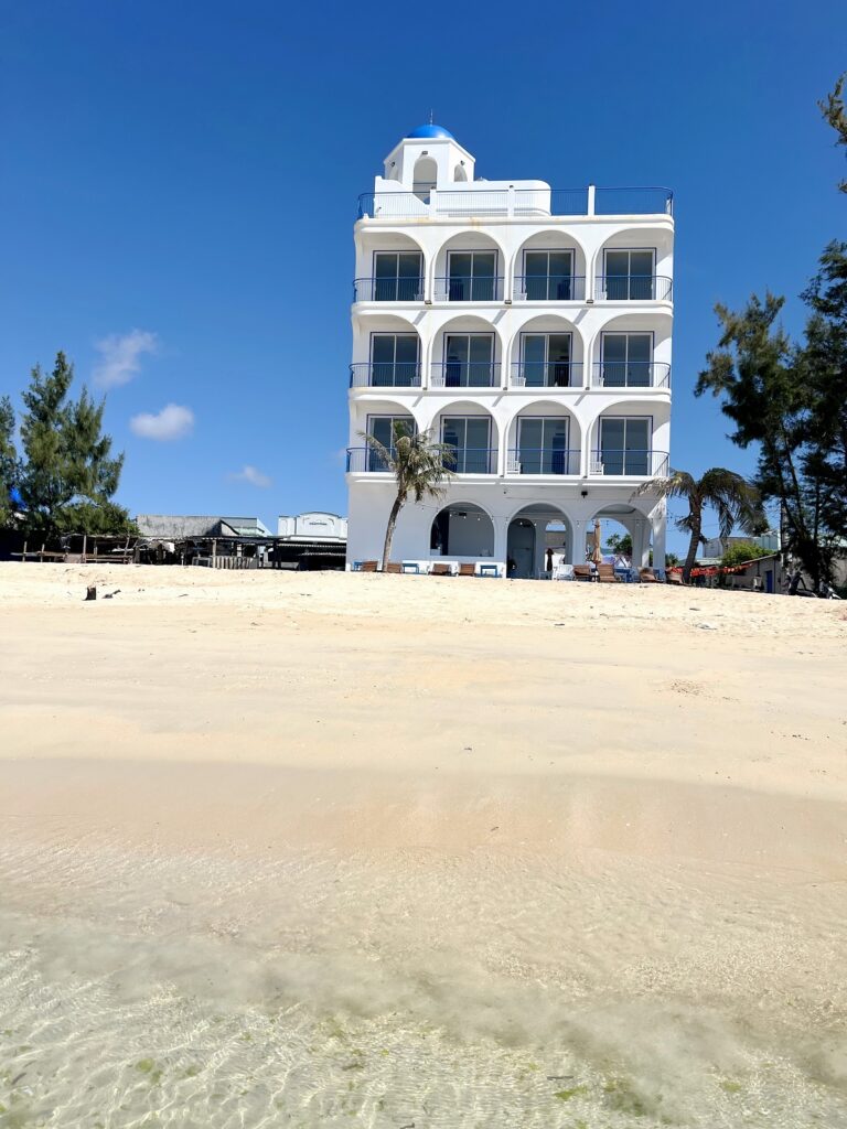Tòa khách sạn Babylon Đảo Phú Quý